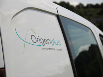 L'aile arrière d'une voiture Origenplus